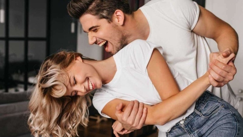 Δε βλέπουν κανέναν μπροστά τους: Τα 3 «ερωτιάρικα» ζώδια που εγκαταλείπουν τους πάντες όταν ξεκινήσουν νέα σχέση!