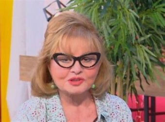 «Γενηθήτω Φως!» από την Βίκυ Παγιατάκη – «Καμπανάκι» για Καρκίνους, Αιγόκερους και άλλο 1 ζώδιο