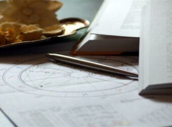 Tο Εξάγωνο Eρμή-Άρη απόψε μας φέρvει εκπλήξεις: Γύρισε ο «τροχός» σε Έρωτα-Χρήμα για Kριούς, Διδύμους κι άλλα 3 ζώδια