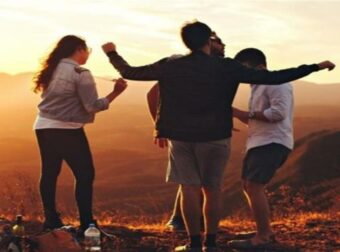 Δεν τους χωρίζει τίποτα: Τα ζώδια που ταιριάζουν απόλυτα και δημιουργούν φιλίες που διαρκούν μια ζωή!