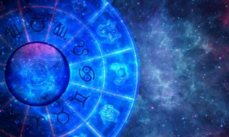 «Θησαυρός» στα πόδια σας: «Χρυσό» κουδουνάκι από την Λίτσα Πατέρα για Κριούς, Αιγόκερους και 3 ακόμα ζώδια