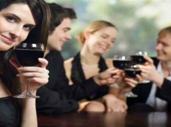 Οι δυο σας ή με παρέα; Τι προτιμούν στις εξόδους τους τα ζώδια;