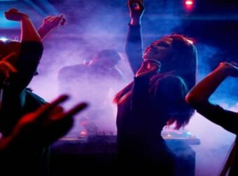 Έχουν το γλέντι στο αίμα τους – Αυτά είναι τα 5 ζώδια που λατρεύουν να διασκεδάζουν