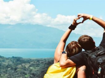 Πώς κάθε ζώδιο δείχνει την αγάπη του σύμφωνα με την αστρολογία