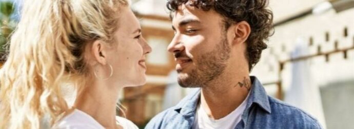 4 ζώδια που κρατούν ανοιχτές τις επιλογές τους και 2 που μπαίνουν κατευθείαν σε σχέση