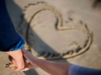 Οι 12 πιο διαδεδομένοι μύθοι του έρωτα και ποια ζώδια έχουν την τάση να τους πιστεύουν.