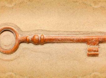 Η ευτυχία μου είναι στα χέρια σου. ΄Η μήπως… όχι; Ποια ζώδια παραδίνουν εν λευκώ το κλειδί της ευτυχίας τους.