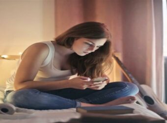 Προσοχή: Αυτά τα 3 ζώδια ψάχνουν το κινητό του συντρόφου τους