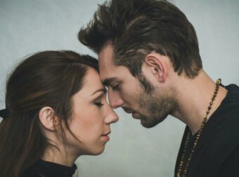 Ζώδια σήμερα (28/7): Ένα βλέμμα μπορεί να φέρει τη σύγκρουση