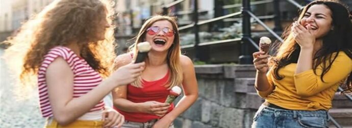 Είναι η ψυχή της παρέας: Τα 4 ζώδια που σε κάνουν πάντα να περνάς τέλεια