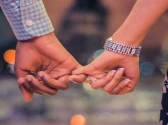 Δεν υπολογίζουν τίποτα: Τα 3 ζώδια που μόλις ερωτευτούν τα τινάζουν όλα στον αέρα