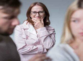 Γνωριμία με τη μαμά του: Δες πώς θα περάσεις το “τεστ” της πρώτης συνάντησης.