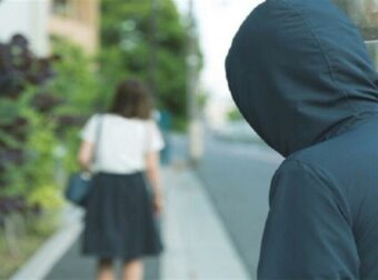 Οι «επιστήμονες» του stalking: Τα ζώδια που είναι πιθανότερο να σας παρακολουθούν μετά τον χωρισμό σας