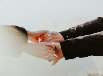 Ζώδια 5/9: Ένταση στις σχέσεις, διλήμματα αλλά και σπίθες πάθους