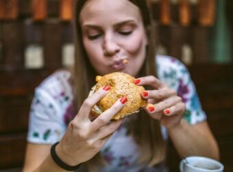 Τα 6 ζώδια που ζουν για να τρώνε: Τι προτιμούν οι καλοφαγάδες