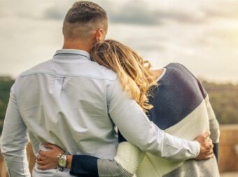 Πάθος, ρομαντισμός και έντονα συναισθήματα: Τα 3 ζώδια που ερωτεύονται με το παραμικρό