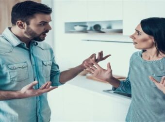 Μαλώνουν σαν “κοκόρια”: Τα 5 ζώδια που είναι οι μεγαλύτεροι καβγατζήδες της παρέας