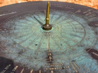 Ζώδια 30/11: Πώς θα κυλήσει η τελευταία μέρα του Νοέμβρη – «Αιφνίδιες ανατροπές σε σχέσεις και συνεργασίες»