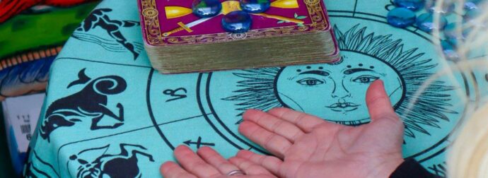 Ζώδια Πέμπτης 4/12: Η Σελήνη περνά στους Διδύμους