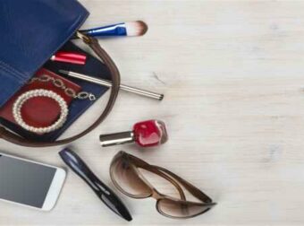 Τι έχουν οι κυρίες των ζωδίων μέσα στην τσάντα τους;