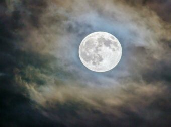 Ζώδια σήμερα 23/3: Σελήνη στους Διδύμους – Η μέρα που όλα λέγονται και όλα κλείνουν!