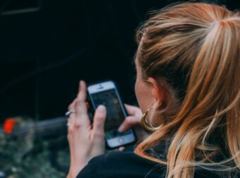 Αυτά τα 3 ζώδια μπορεί να σας χωρίσουν μόνο με ένα SMS