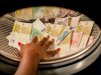 Ζώδια: Αυτά τα 3 ευνοούνται οικονομικά τον Απρίλιο – Μήπως είσαι μέσα σε αυτά;