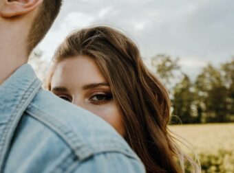 Δεν έχουν προχωρήσει κι ας το λένε: Τα 3 ζώδια που δεν ξεχνούν τον πρώην