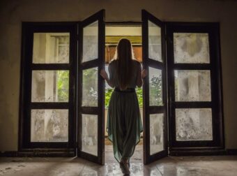 Κάτι αλλάζει σήμερα για όλα τα ζώδια 23/4: Τι φέρνει η Σελήνη στον Καρκίνο