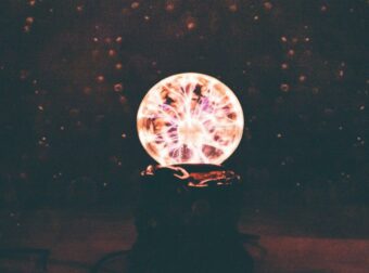 Ζώδια 30/4: Σελήνη κενής πορείας στον Ζυγό από το πρωί έως το βράδυ – Τι θα προκαλέσει