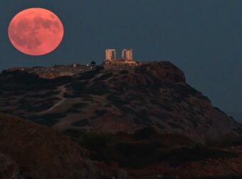 Η πιο «καuτή» Πανσέληνος του Μαΐου: 6 ζώδια κερδίζουν σε αισθηματικά και οικονομικά