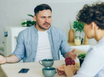 Ζώδια 22/6: Κρυφές αλήθειες, ανατροπές και ξεκαθαρίσματα – Ποιοι επηρεάζονται