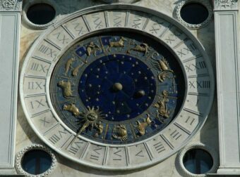 Ζώδια σήμερα (17/06): Η Σελήνη στον Καρκίνο φέρνει δάκρυα συγκίνησης και η Αφροδίτη «τινάζει» την μπάνκα στον αέρα!